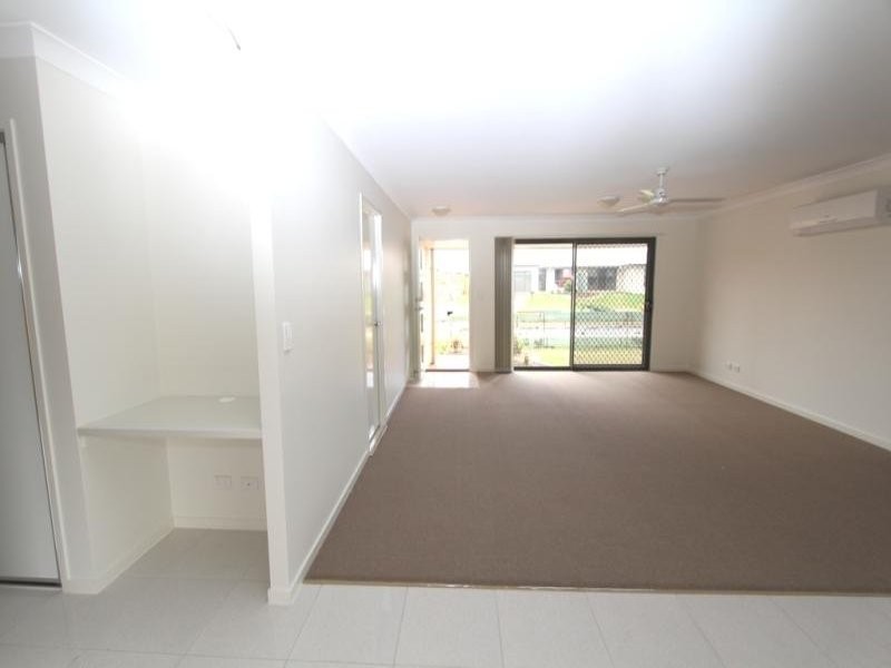 1/1 Darter Close, Lowood QLD 4311