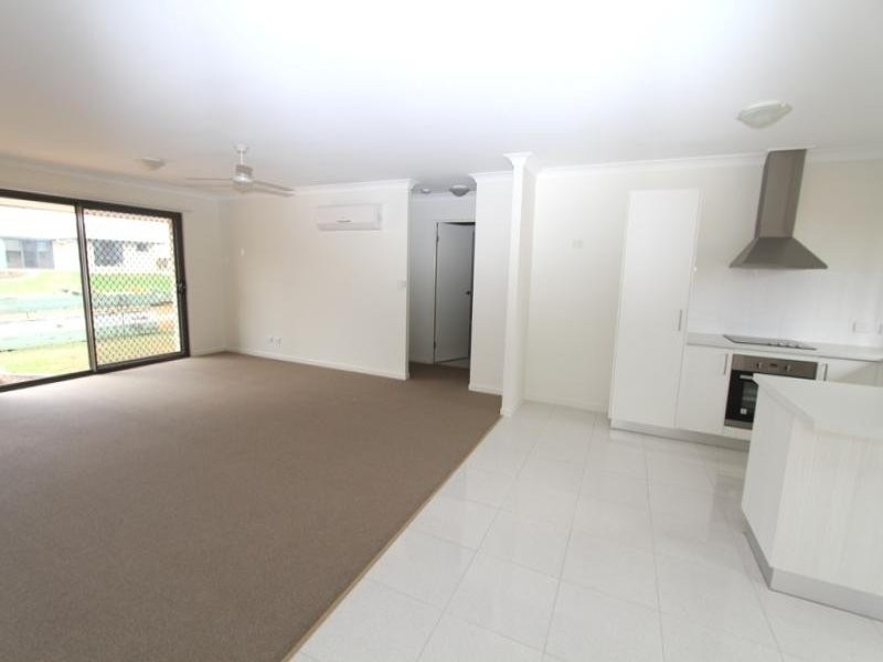 1/1 Darter Close, Lowood QLD 4311