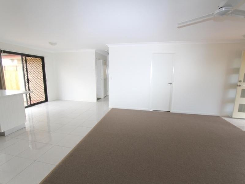1/1 Darter Close, Lowood QLD 4311
