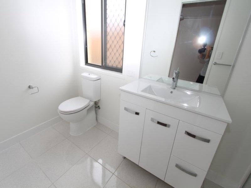 1/1 Darter Close, Lowood QLD 4311