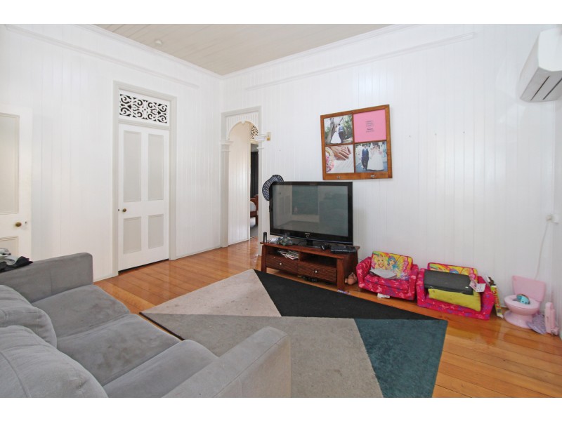 3 CORONATION STREET, East Ipswich QLD 4305