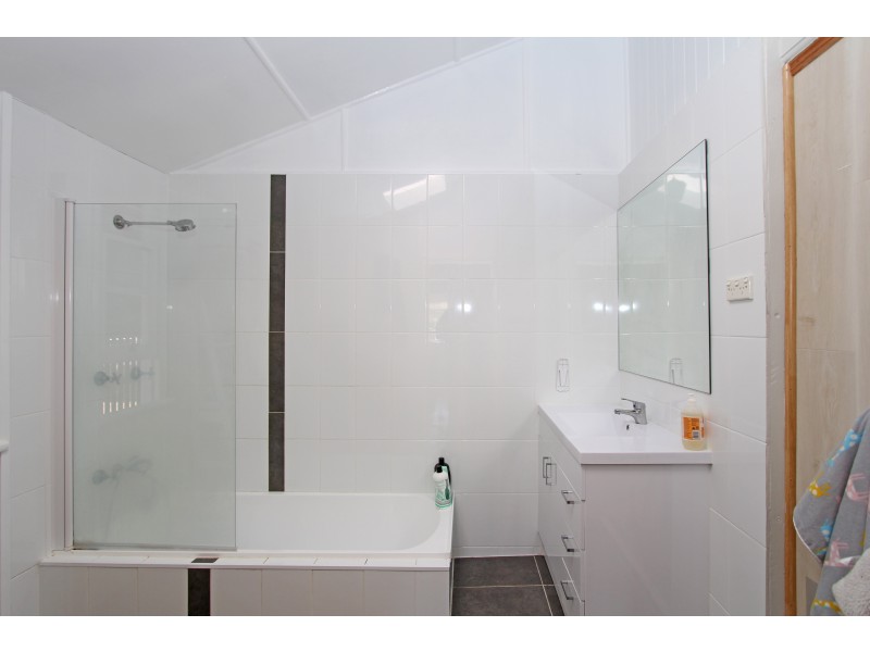 3 CORONATION STREET, East Ipswich QLD 4305