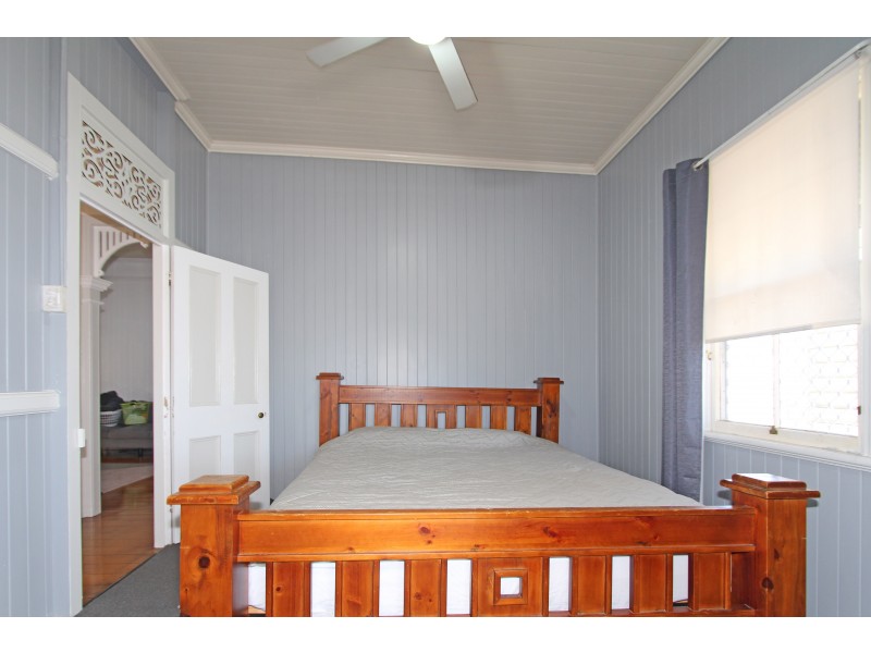 3 CORONATION STREET, East Ipswich QLD 4305