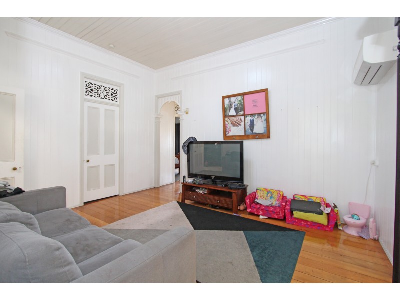 3 CORONATION STREET, East Ipswich QLD 4305