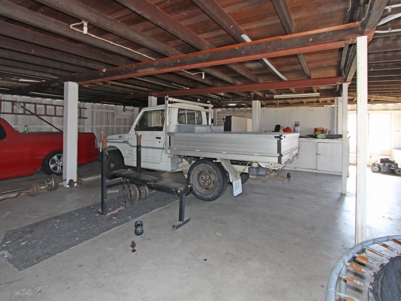 3 CORONATION STREET, East Ipswich QLD 4305