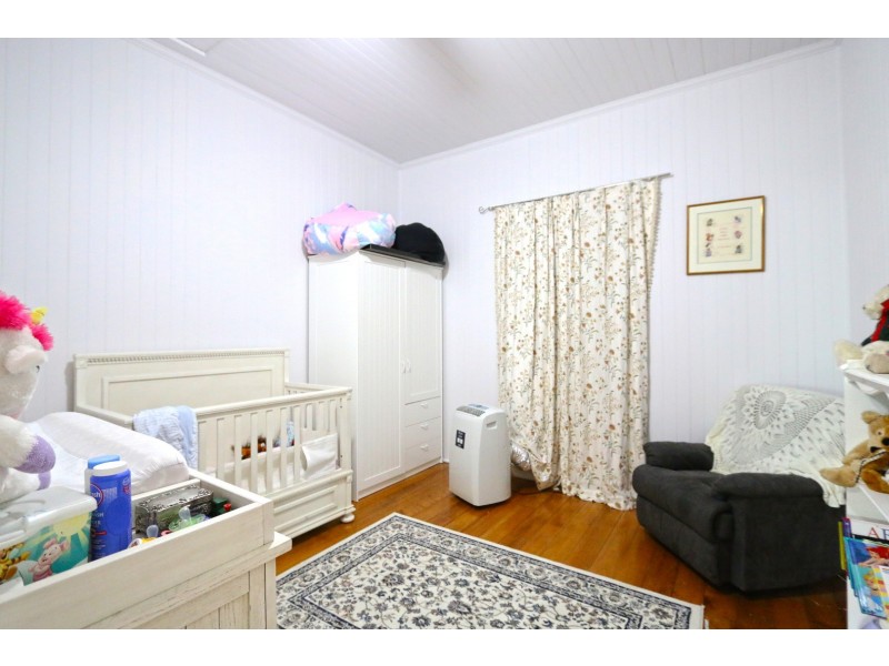 24 Pine Mountain Road, North Ipswich QLD 4305