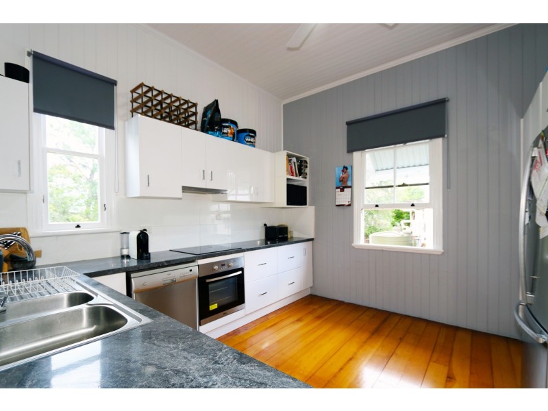 24 Pine Mountain Road, North Ipswich QLD 4305