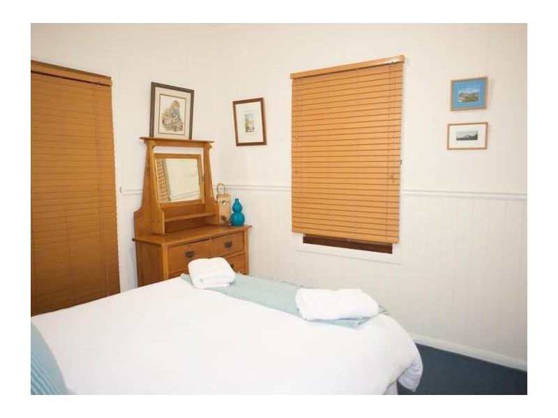 4 W M Hughes Street, North Ipswich QLD 4305