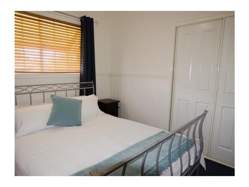 4 W M Hughes Street, North Ipswich QLD 4305