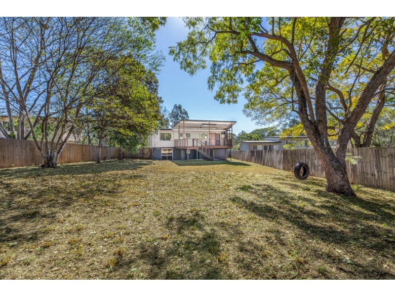 5 QUEEN STREET, Blackstone QLD 4304