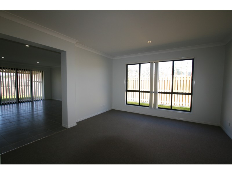 5 Fiery Street, Brassall QLD 4305