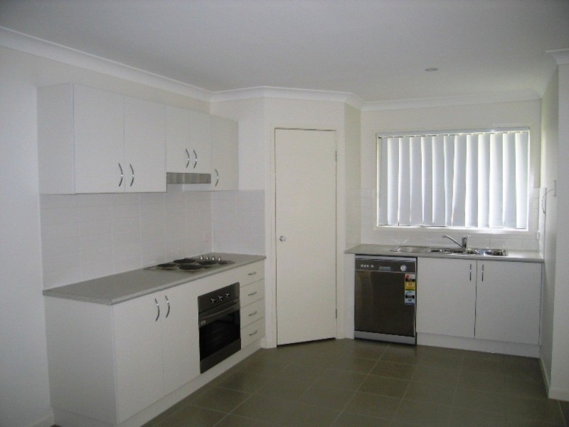 6 Heron Close, Lowood QLD 4311