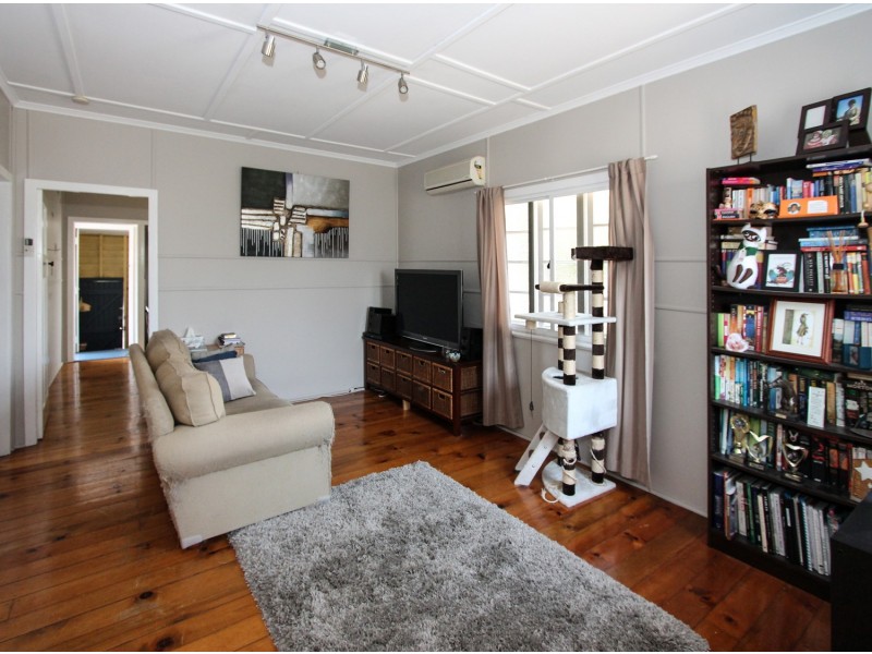 26 Woodford Street, One Mile QLD 4305
