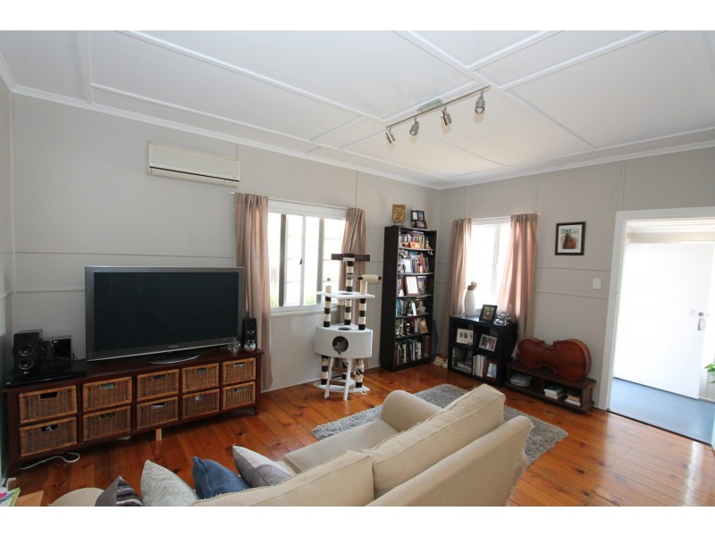 26 Woodford Street, One Mile QLD 4305