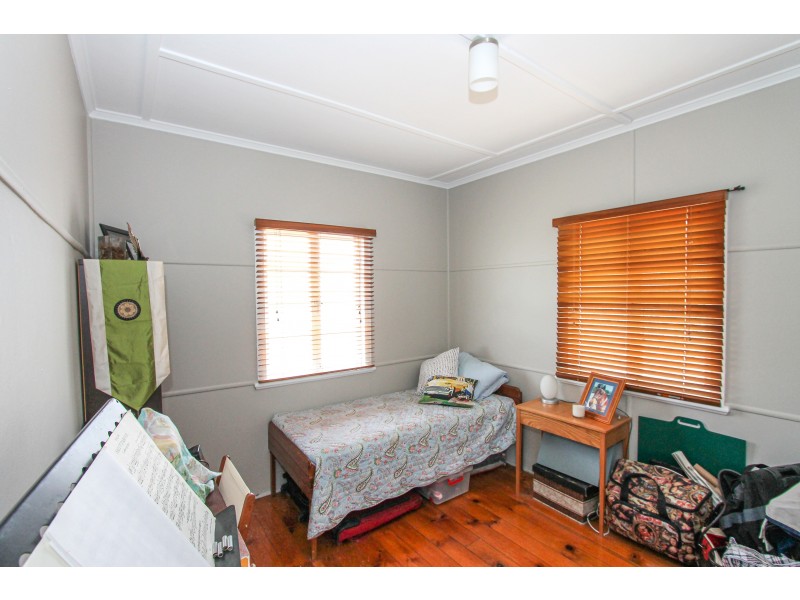 26 Woodford Street, One Mile QLD 4305