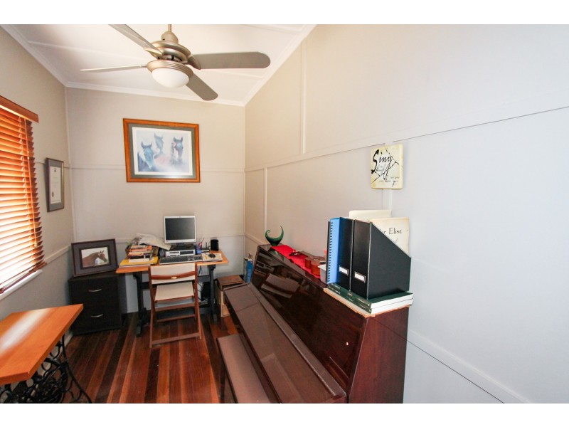 26 Woodford Street, One Mile QLD 4305