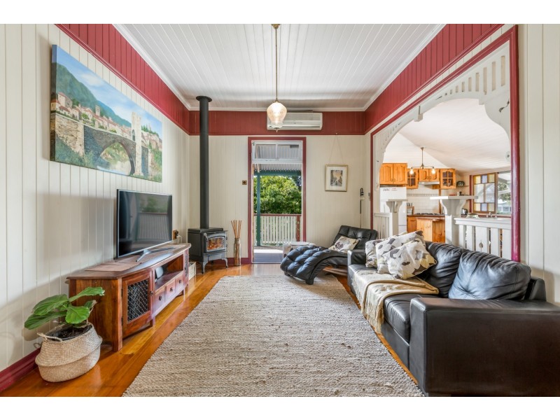 111 Glebe Road, Silkstone QLD 4304