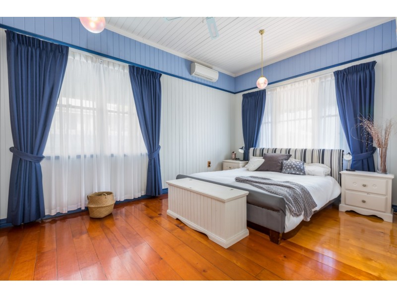 111 Glebe Road, Silkstone QLD 4304