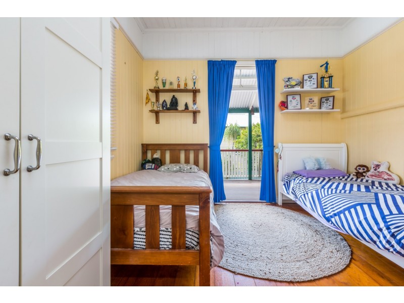 111 Glebe Road, Silkstone QLD 4304