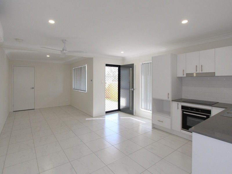 2/6 Soho Drive, Deebing Heights QLD 4306