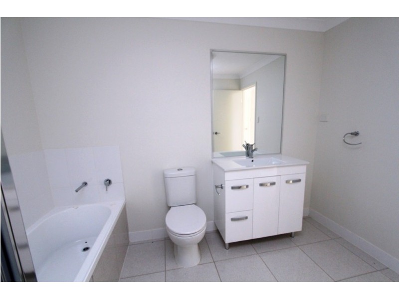 2/39 Tawney Street, Lowood QLD 4311