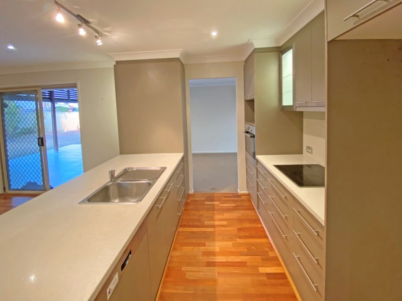 18 CONNEMARA COURT, Yamanto QLD 4305