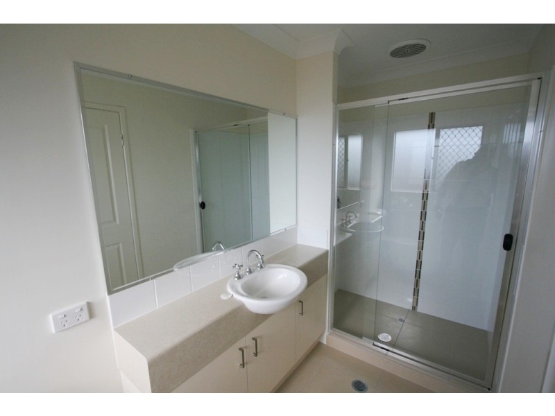 17 Armani Avenue, Wulkuraka QLD 4305