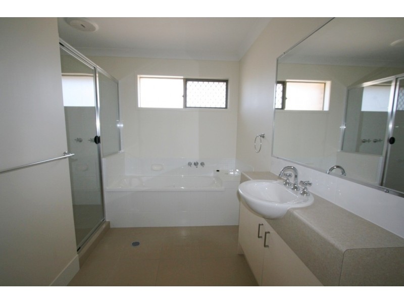 17 Armani Avenue, Wulkuraka QLD 4305