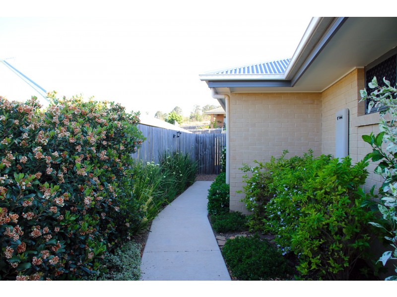 1/39 Tawney Street, Lowood QLD 4311