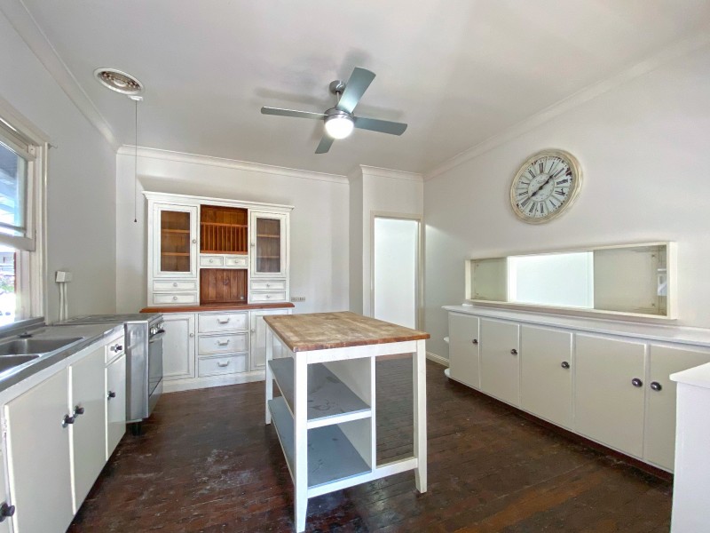 160 WHITEHILL ROAD, Raceview QLD 4305
