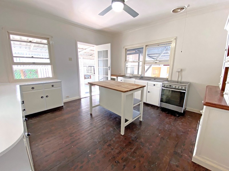 160 WHITEHILL ROAD, Raceview QLD 4305