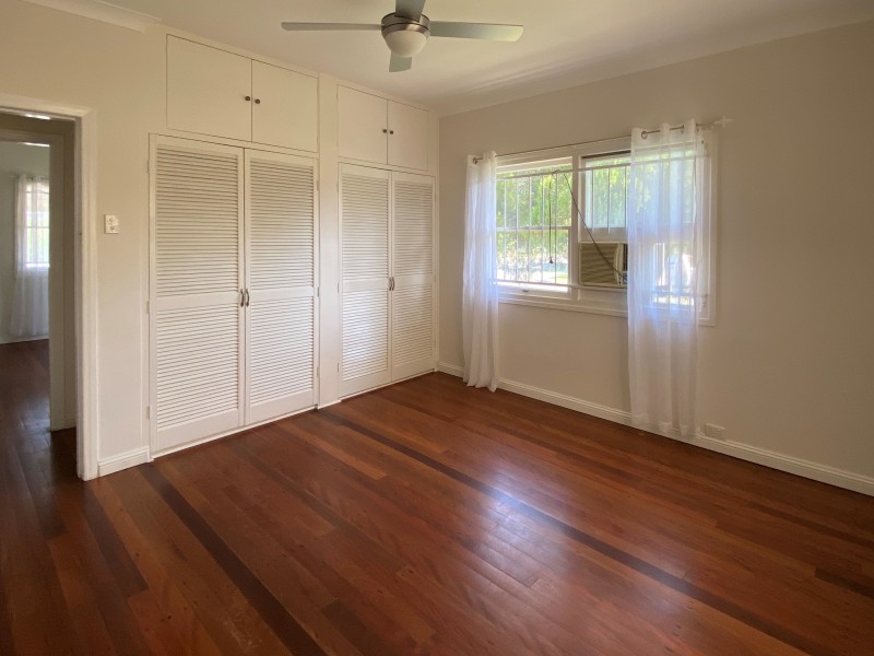 160 WHITEHILL ROAD, Raceview QLD 4305