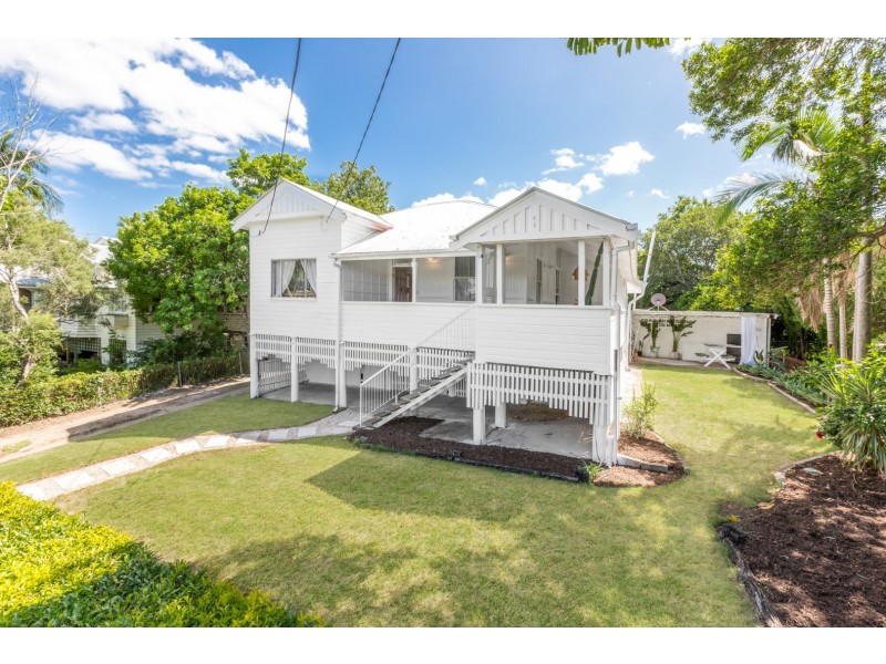 1 LAW STREET, Bundamba QLD 4304