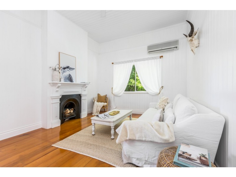 1 LAW STREET, Bundamba QLD 4304