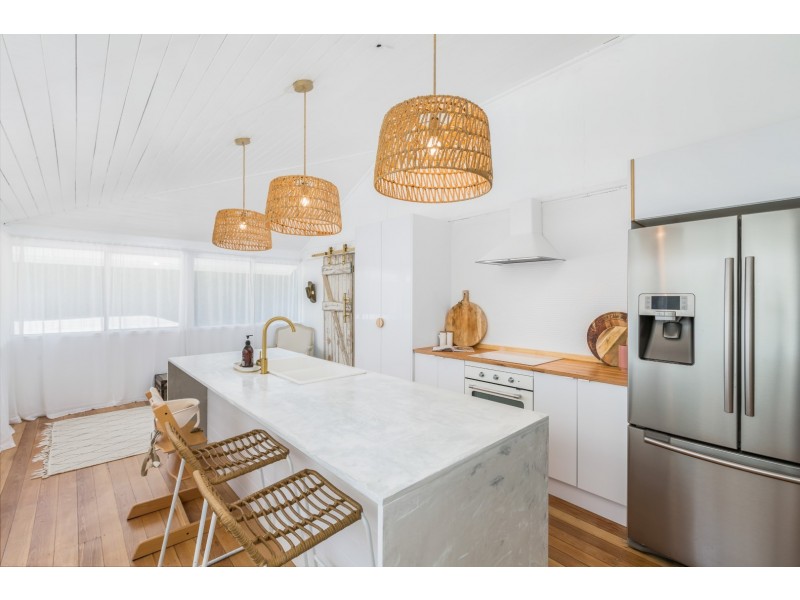 1 LAW STREET, Bundamba QLD 4304