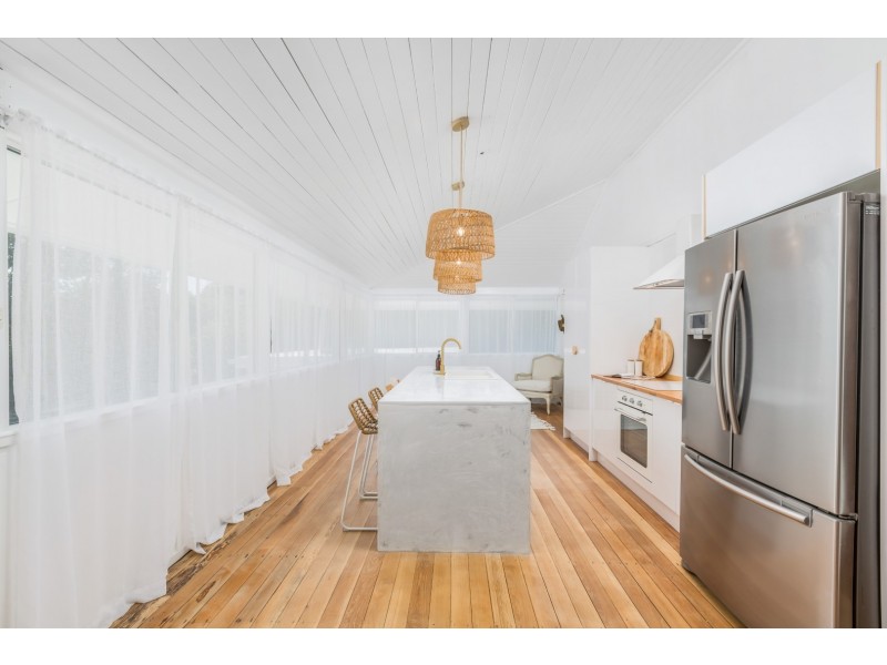 1 LAW STREET, Bundamba QLD 4304