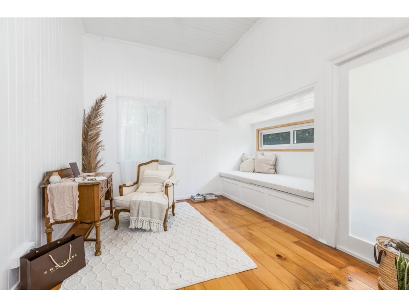 1 LAW STREET, Bundamba QLD 4304