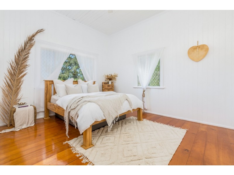 1 LAW STREET, Bundamba QLD 4304