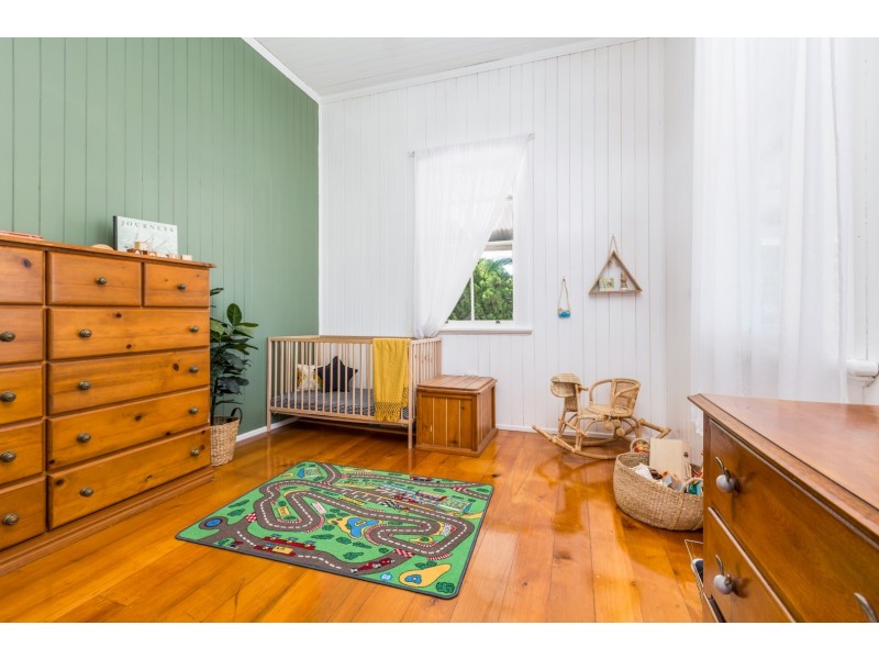 1 LAW STREET, Bundamba QLD 4304