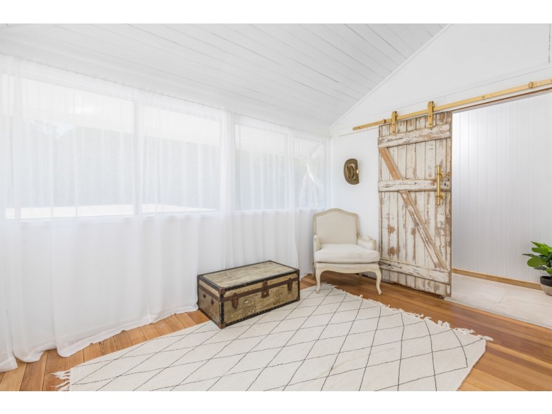 1 LAW STREET, Bundamba QLD 4304