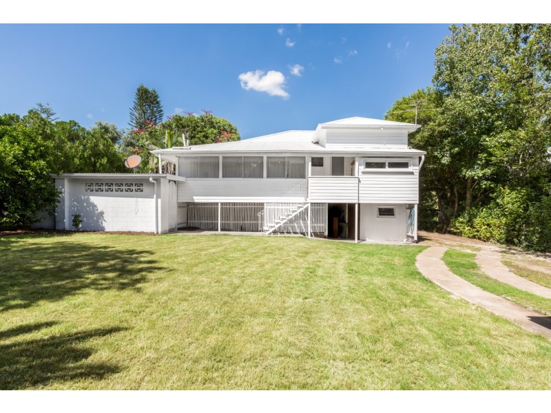 1 LAW STREET, Bundamba QLD 4304