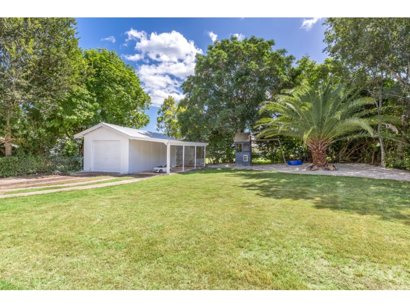 1 LAW STREET, Bundamba QLD 4304