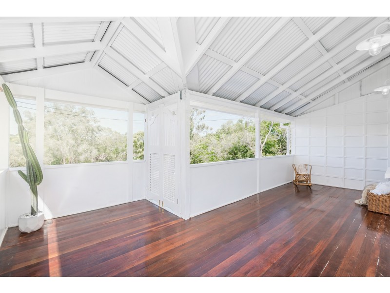 1 LAW STREET, Bundamba QLD 4304