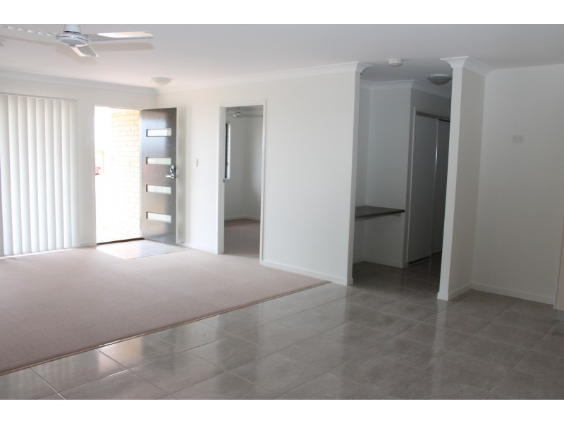 2/2 Osprey Court, Lowood QLD 4311