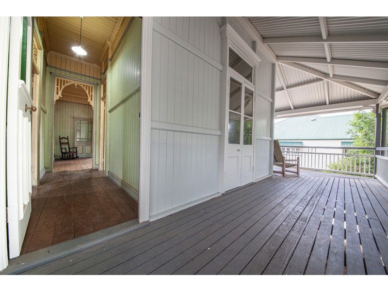 14 Blackstone Road, Newtown QLD 4305