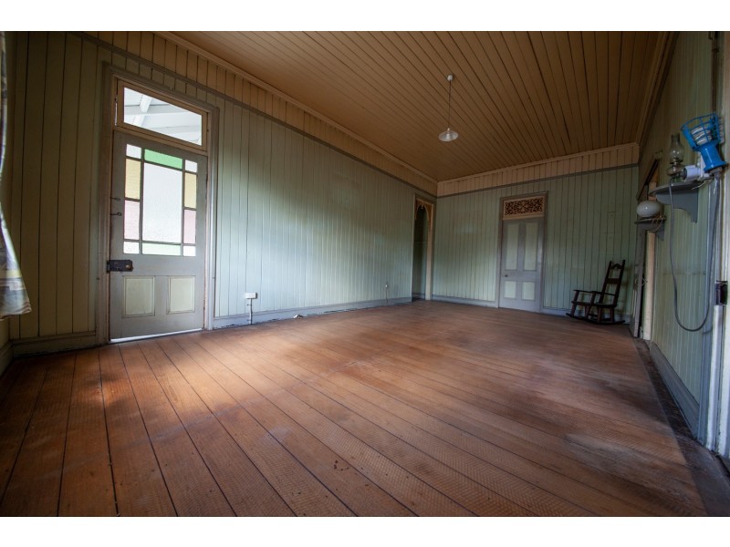 14 Blackstone Road, Newtown QLD 4305