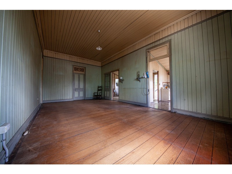 14 Blackstone Road, Newtown QLD 4305