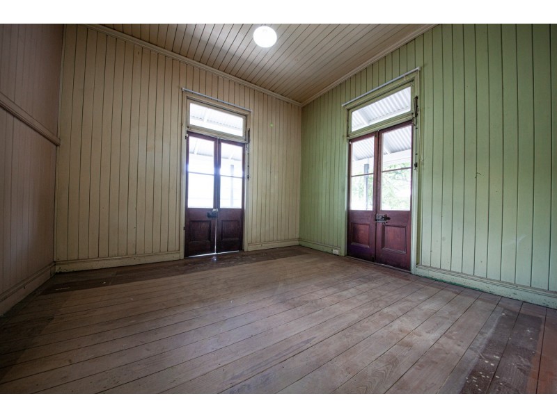 14 Blackstone Road, Newtown QLD 4305