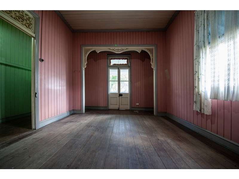 14 Blackstone Road, Newtown QLD 4305