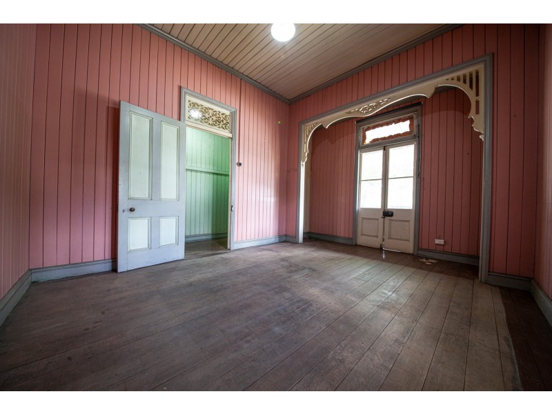 14 Blackstone Road, Newtown QLD 4305